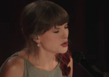 Taylor Swift Breaks Down Songwriting Process and Performs Medley During Recording Academy Q&A Taylor Swift Breaks Down Songwriting Process and Performs Medley During Recording Academy Q&A